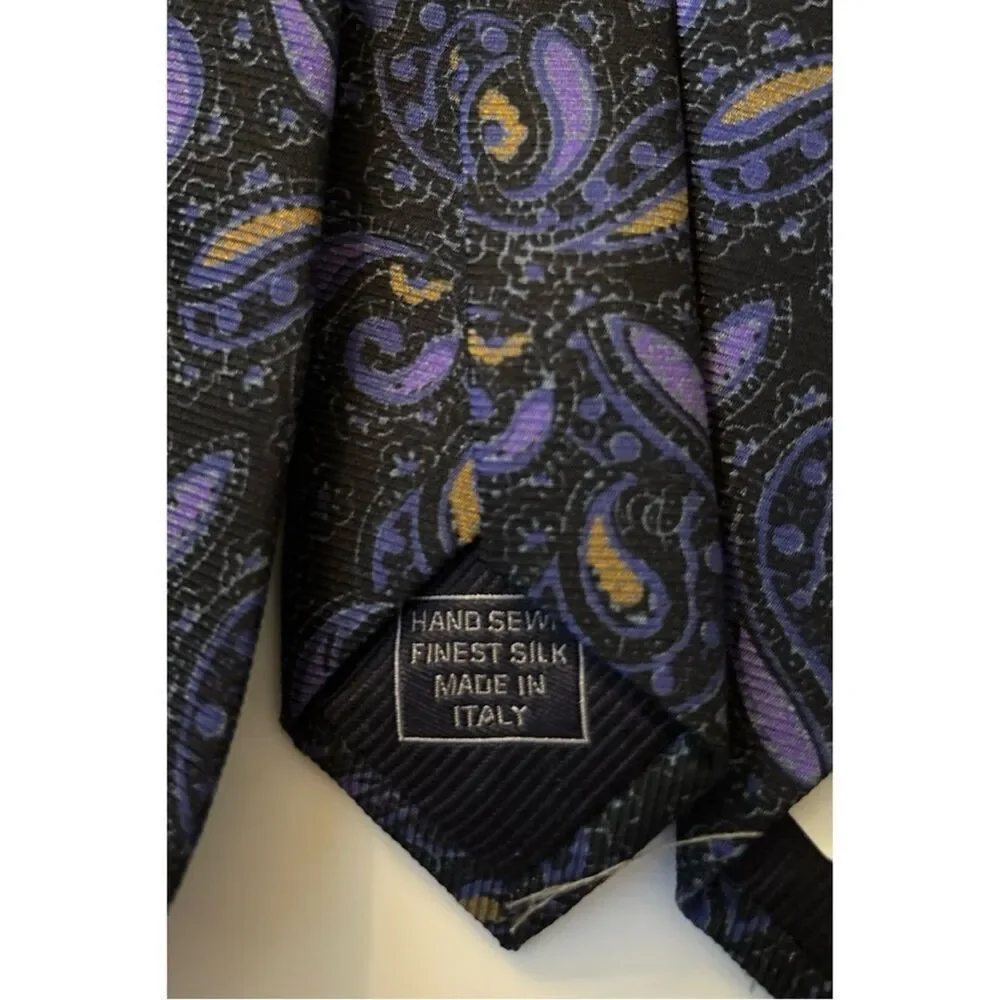 Néw No Tags Robert Jensen Elegant Purple Paisley Hand Sewn Finest Silk Tie